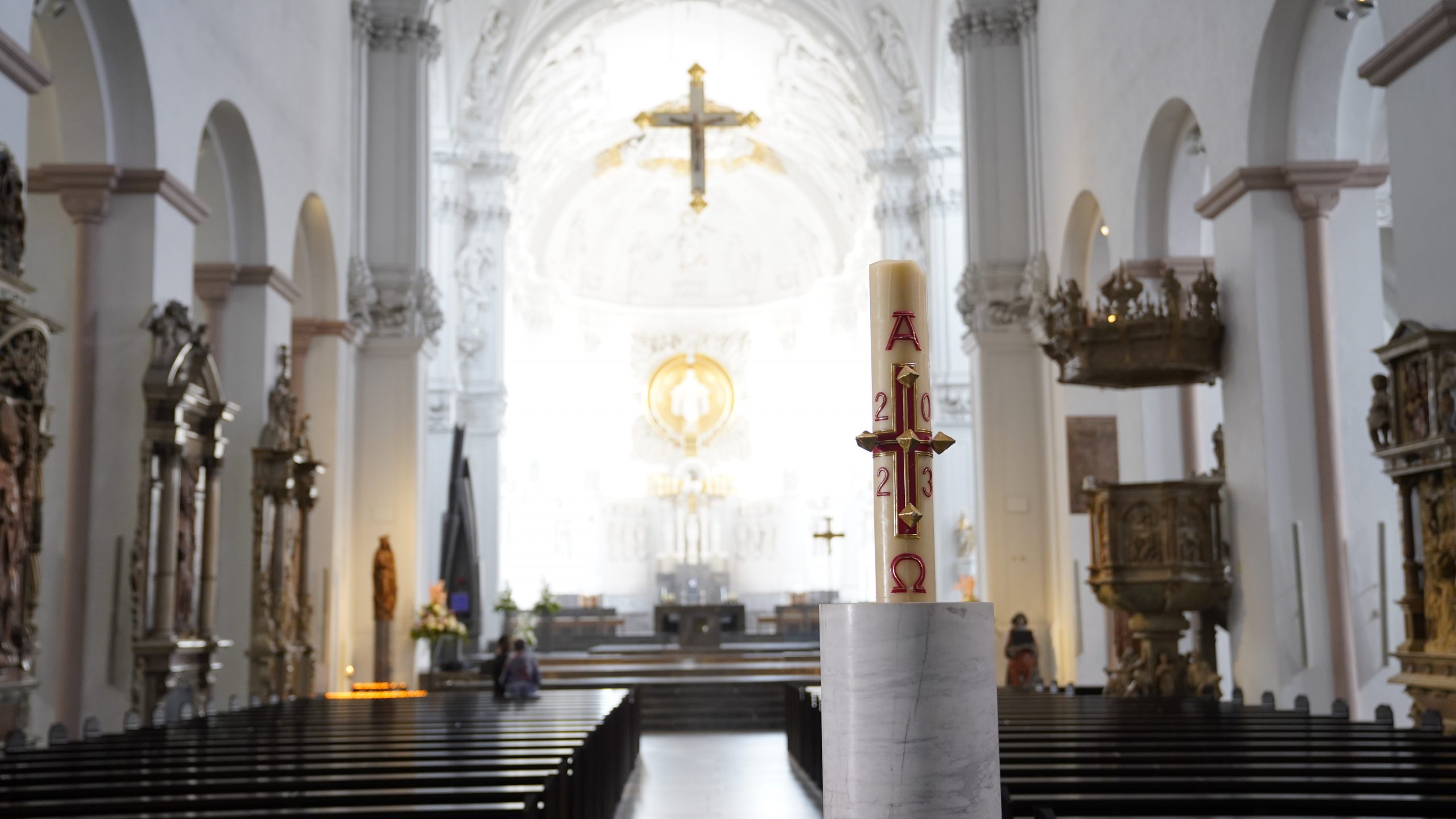 Mehr über den Artikel erfahren Würzburgs Kirchen in Zeiten von Kirchenaustritten