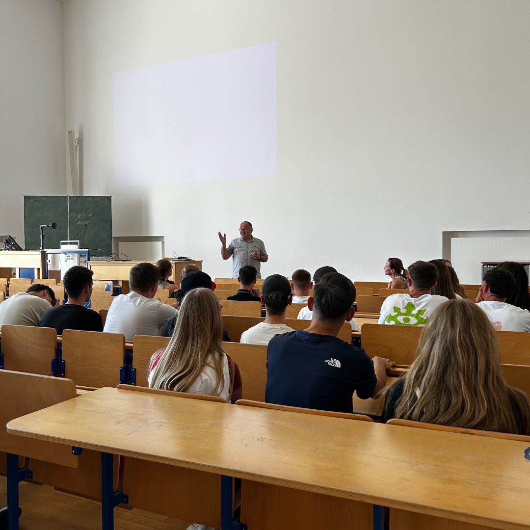 Mehr über den Artikel erfahren Schulbesuche an der Wirtschaftswissenschaftlichen Fakultät