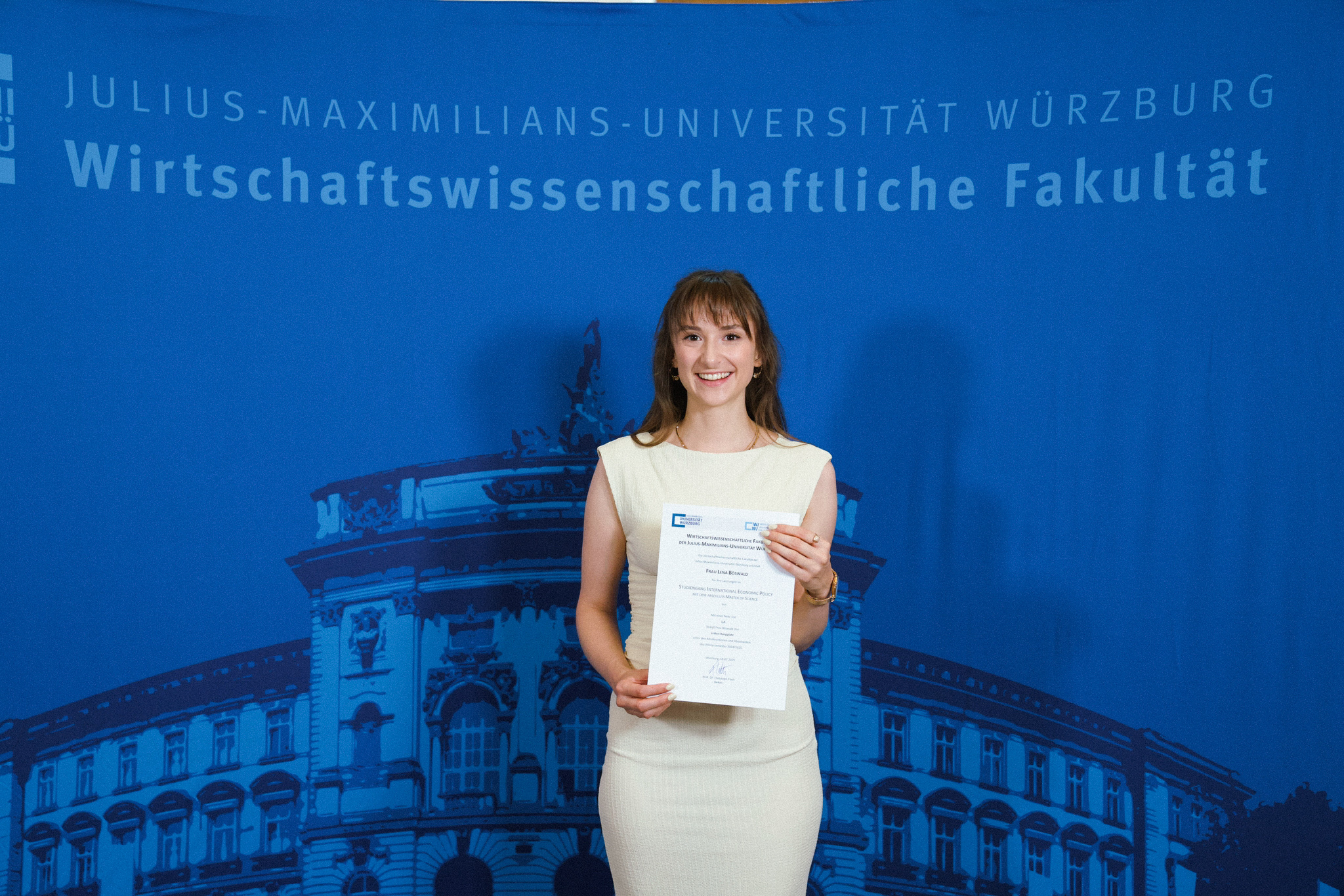 Mehr über den Artikel erfahren Masterabschluss mit Auszeichnung – Interview mit Lena Böswald