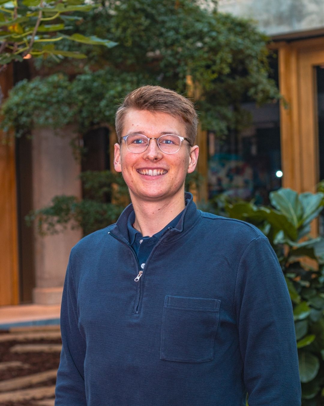 Mehr über den Artikel erfahren Bachelorabschluss mit Auszeichnung – Interview mit Henri Bielecki