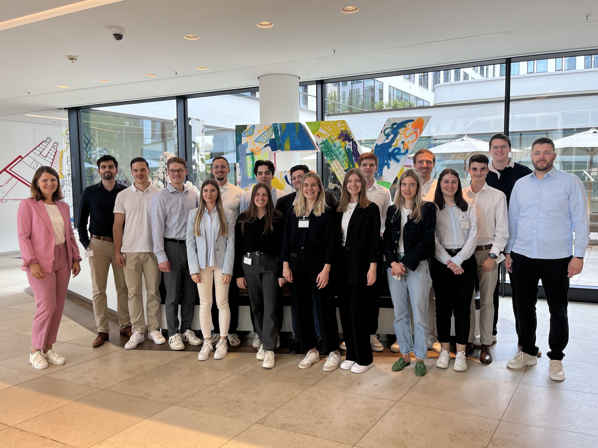 Mehr über den Artikel erfahren Einblicke in die Praxis: Nachhaltigkeitsberichterstattung trifft KI bei Ernst & Young (EY) in München