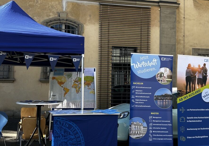 Mehr über den Artikel erfahren Die Wirtschaftswissenschaftliche Fakultät auf dem Würzburger Stadtfest