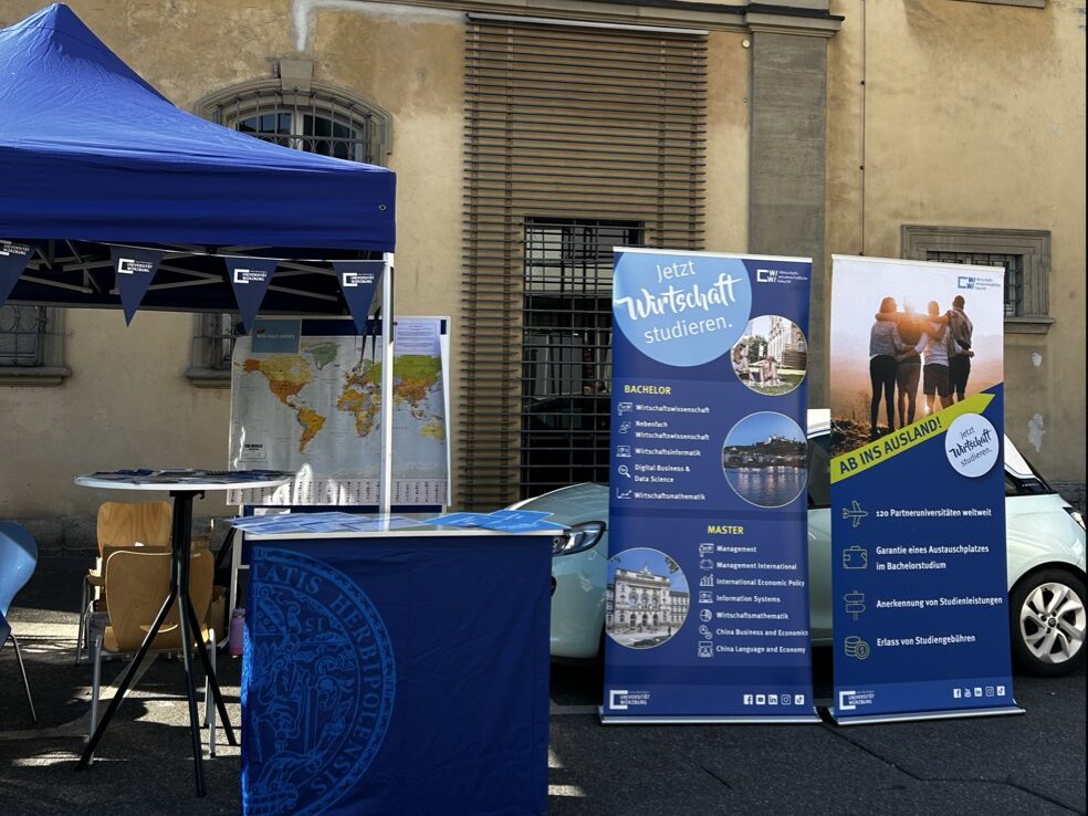 Mehr über den Artikel erfahren Die Wirtschaftswissenschaftliche Fakultät auf dem Würzburger Stadtfest