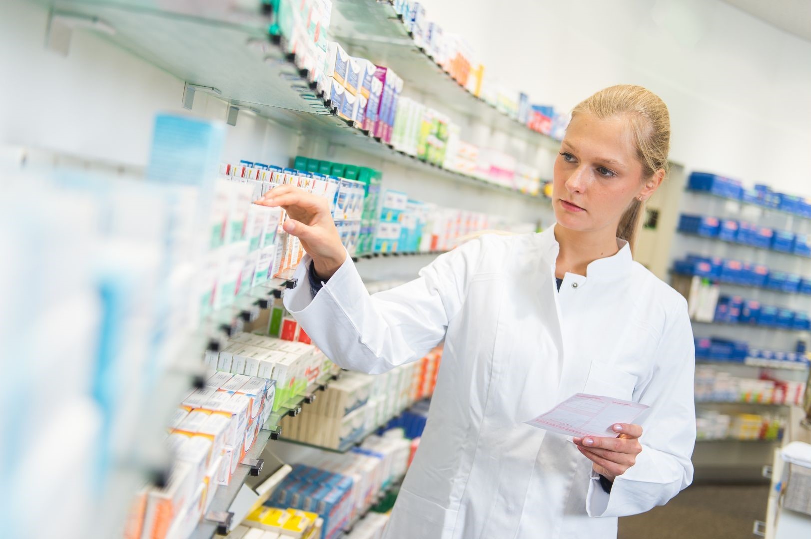 Mehr über den Artikel erfahren Lieferengpässe bei Medikamenten: Würzburger Forschungsteam startet Studie