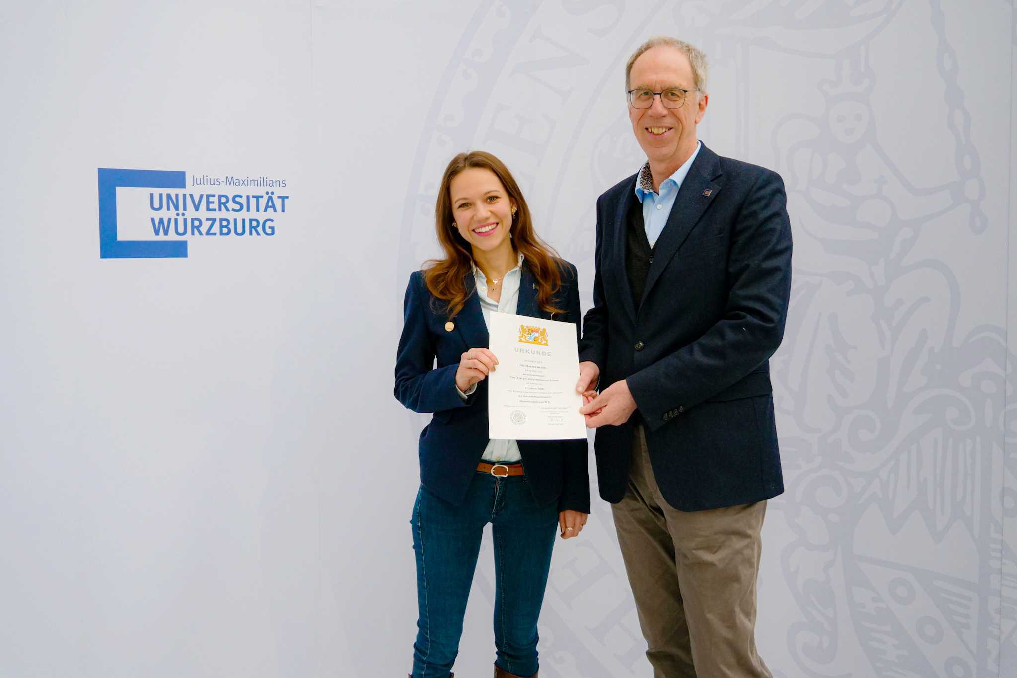 Erfolgreicher Tenure Track: Prof. Alicia von Schenk wird Universitätsprofessorin