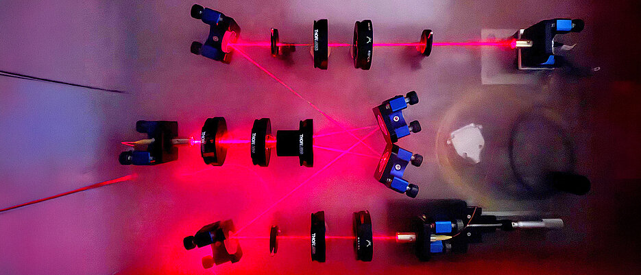 Auf dem Weg zum Quanteninternet: JMU an neuem Forschungsprojekt beteiligt