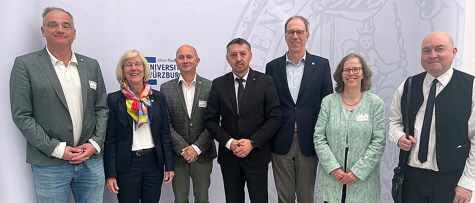 Fast 30 Jahre Partnerschaft: Delegation aus Cluj zu Gast an der JMU