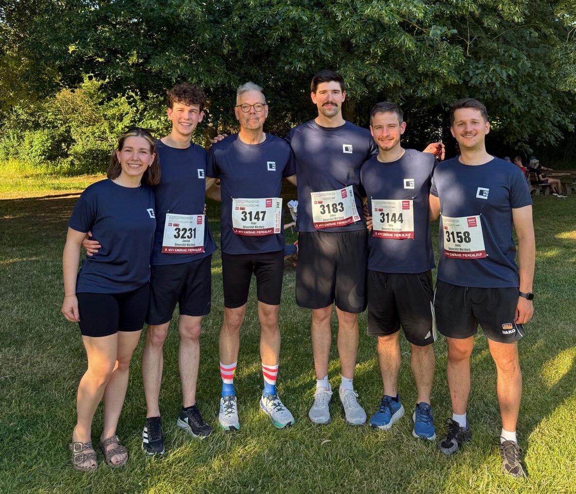 Gemeinsam ins Ziel: Prof. Peter Bofinger und sein Team beim WVV-Firmenlauf